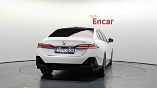 BMW 5-SERIES G60 2024