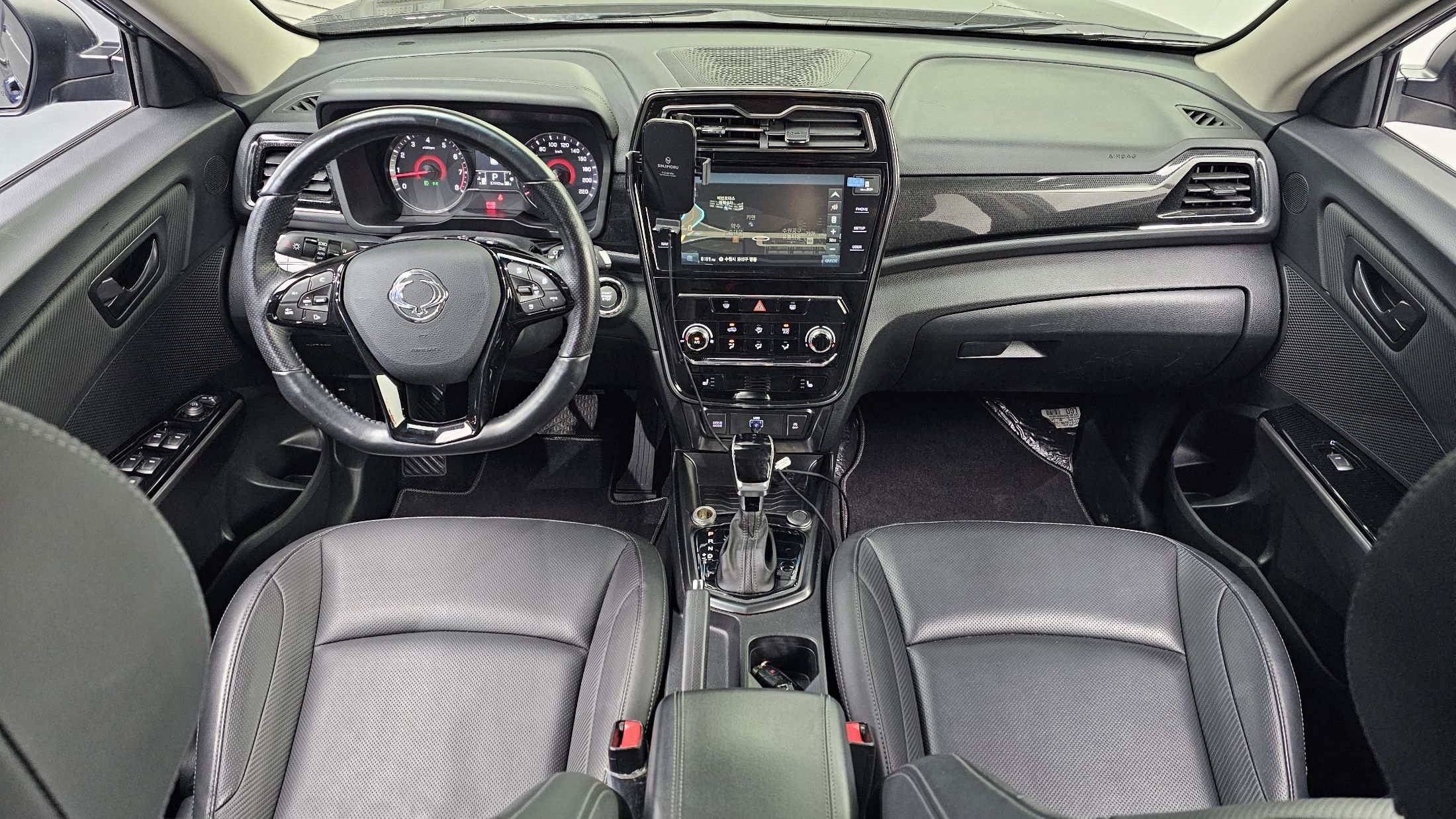 SSANGYONG TIVOLI VERY NEW 2020