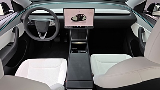 TESLA MODEL Y  RWD 2025