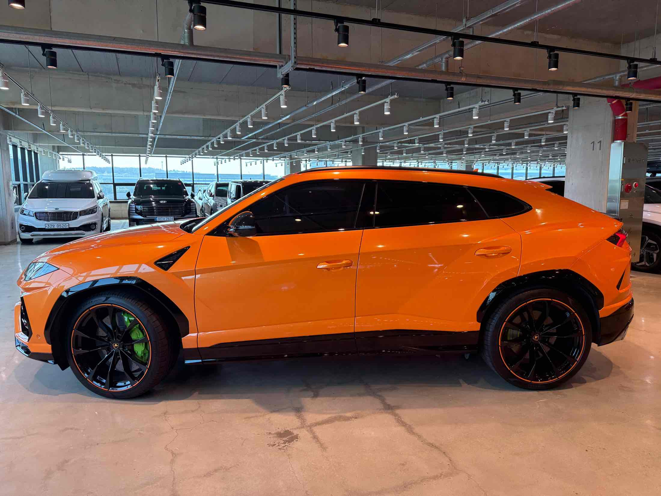 LAMBORGHINI URUS 2022