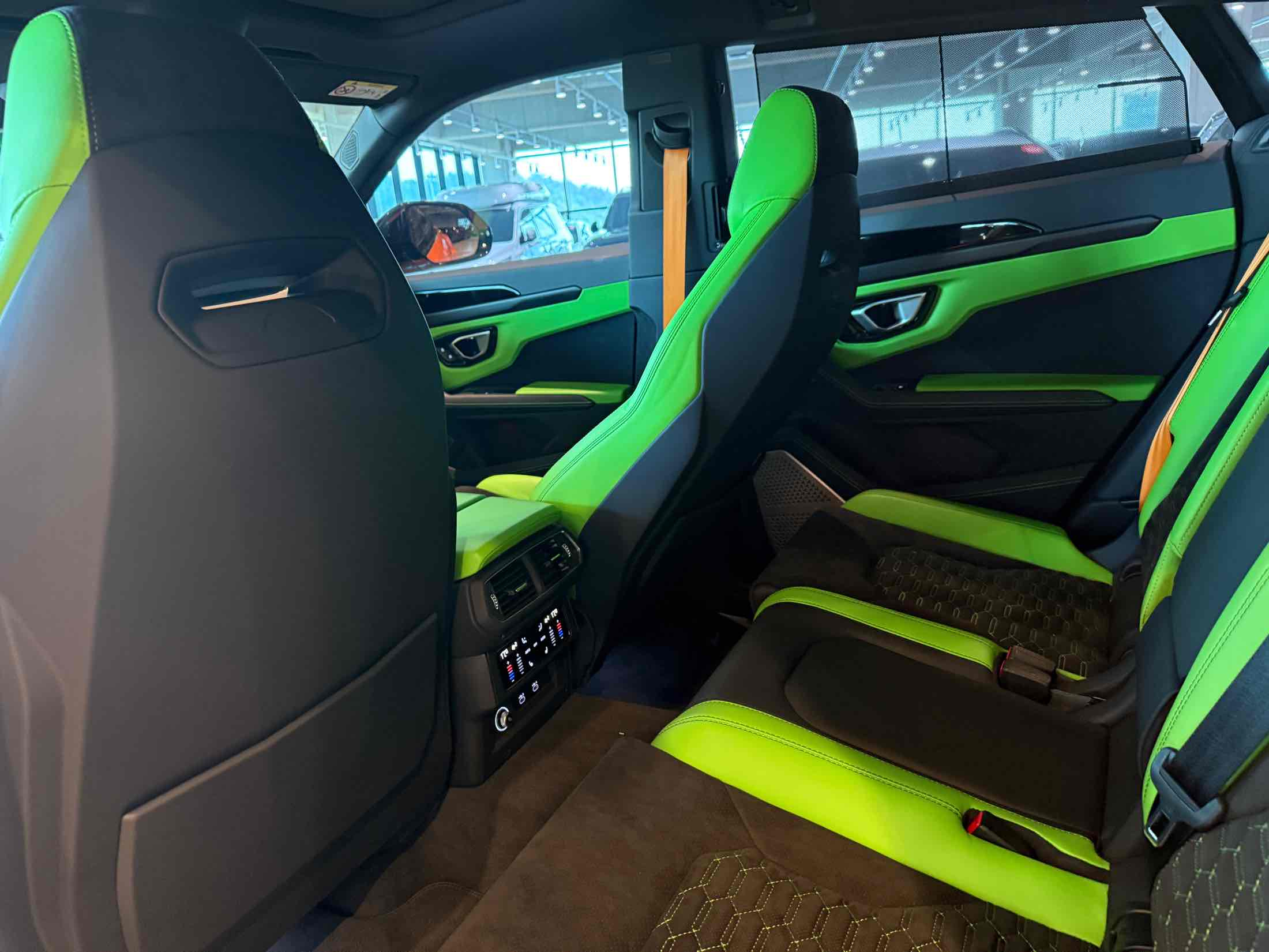 LAMBORGHINI URUS 2022