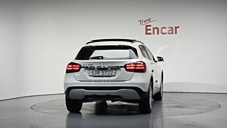 MERCEDES BENZ GLA-CLASS X156 2017