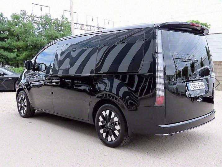 HYUNDAI STARIA 2024