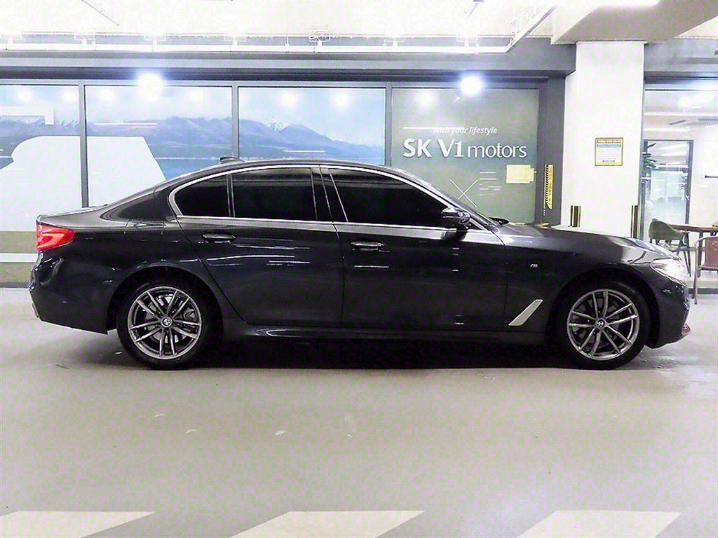 BMW 5-SERIES G30 2017