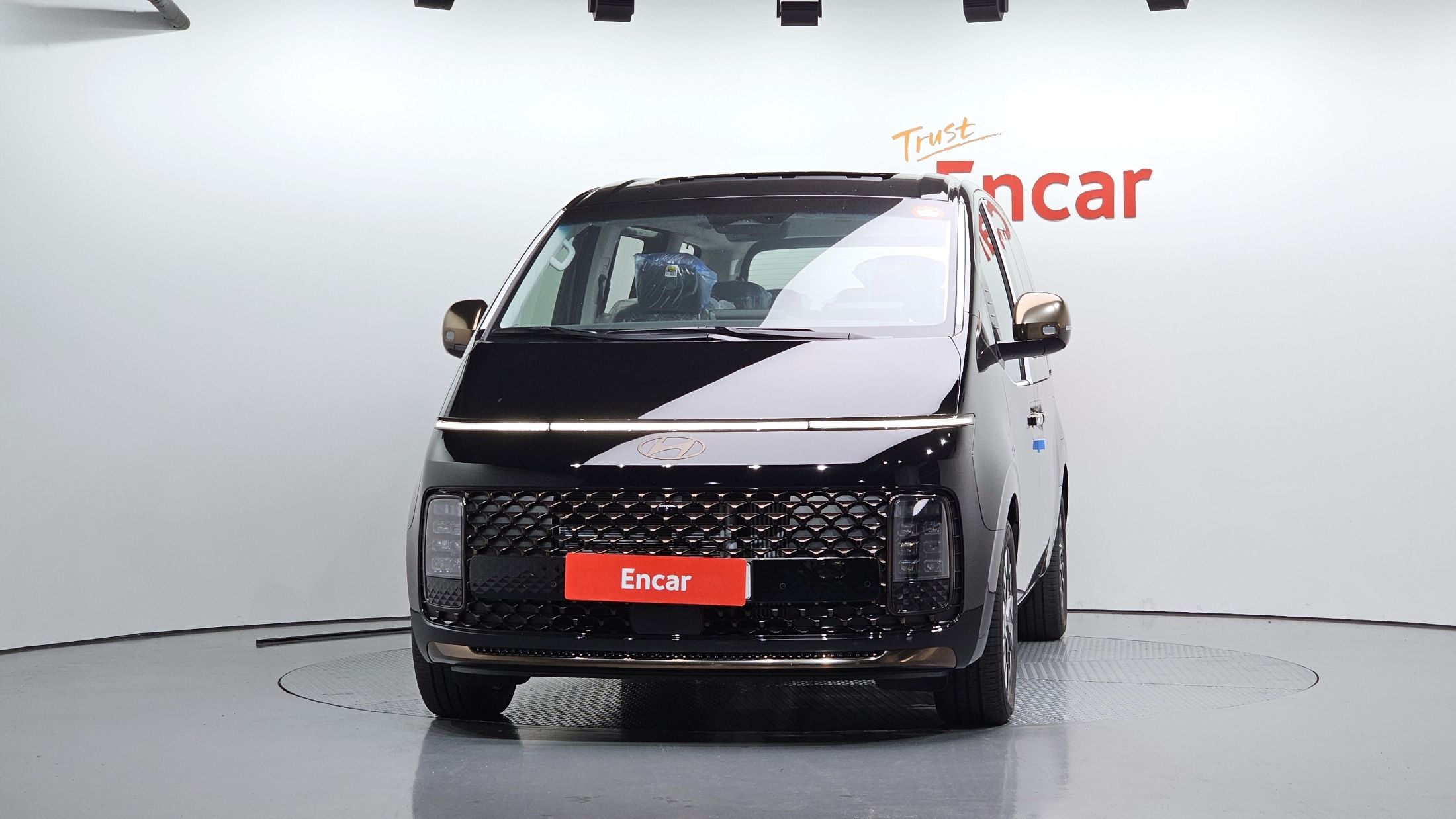 HYUNDAI STARIA 2025