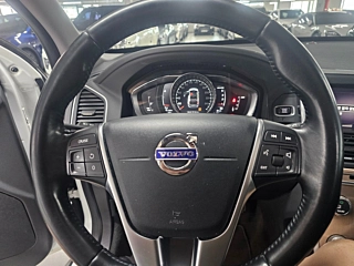VOLVO XC60 2017
