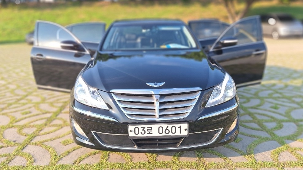 HYUNDAI GENESIS 2013