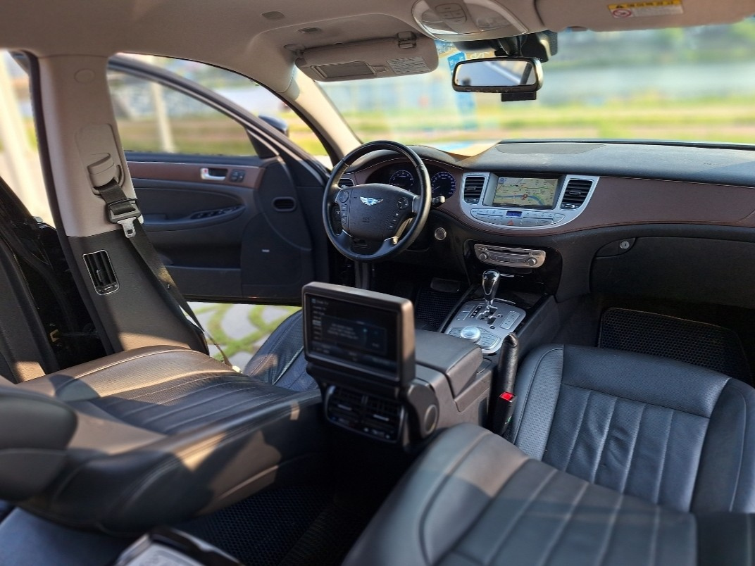 HYUNDAI GENESIS 2013