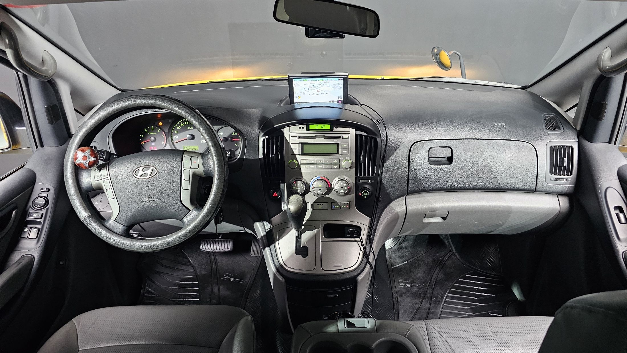 HYUNDAI STAREX GRAND 2012