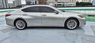 LEXUS ES300H 2025