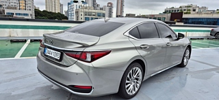 LEXUS ES300H 2025