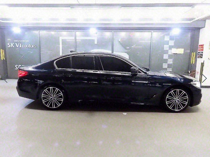 BMW 5-SERIES G30 2019