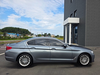 BMW 5-SERIES G30 2019