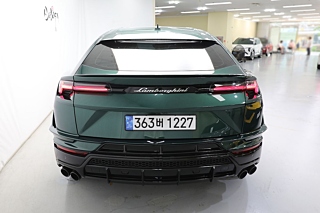 LAMBORGHINI URUS 2024