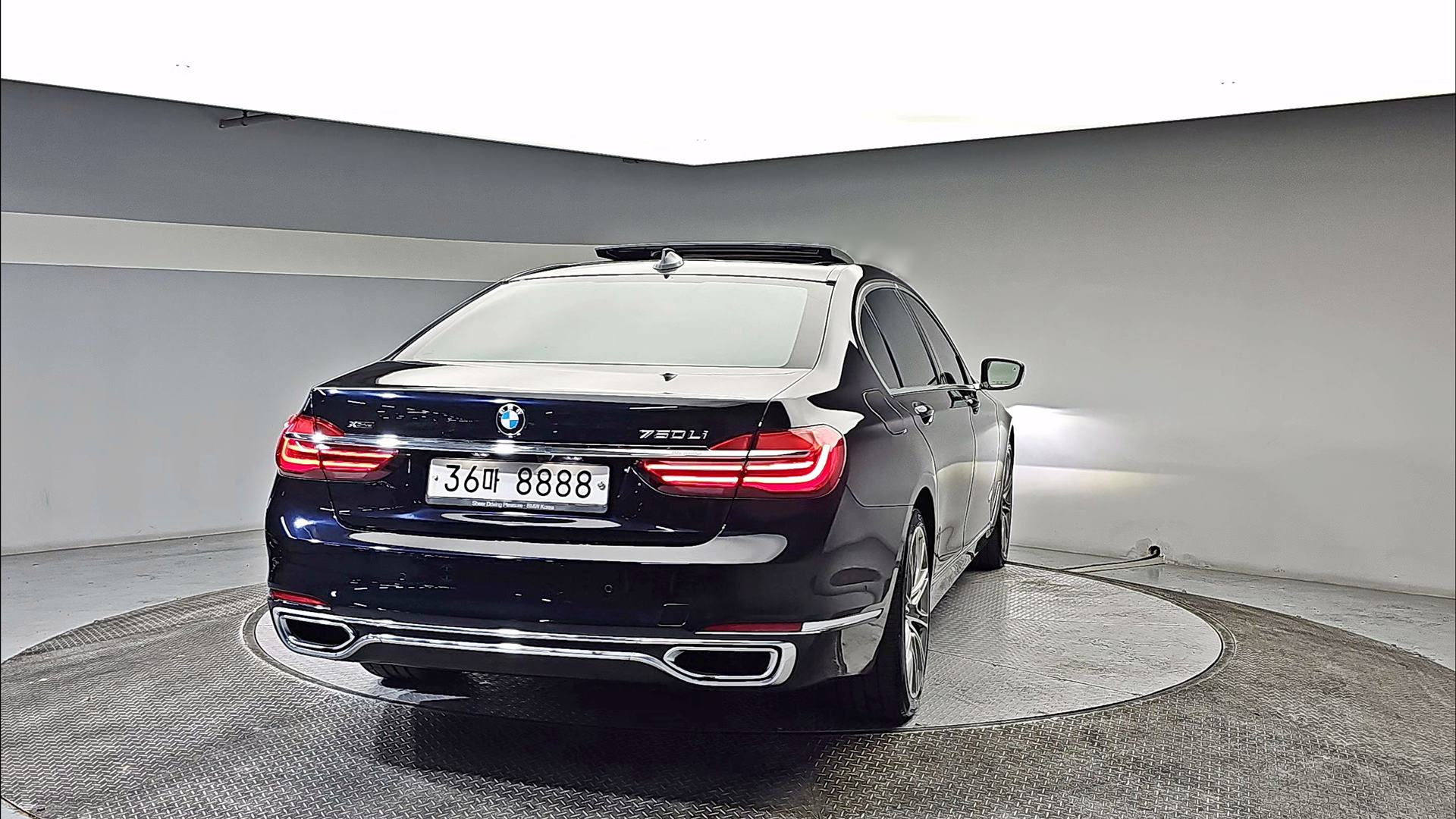 BMW 7-SERIES G11 2016