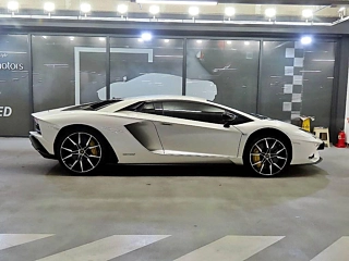 LAMBORGHINI AVENTADOR 2018