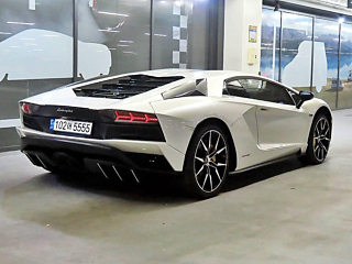 LAMBORGHINI AVENTADOR 2018