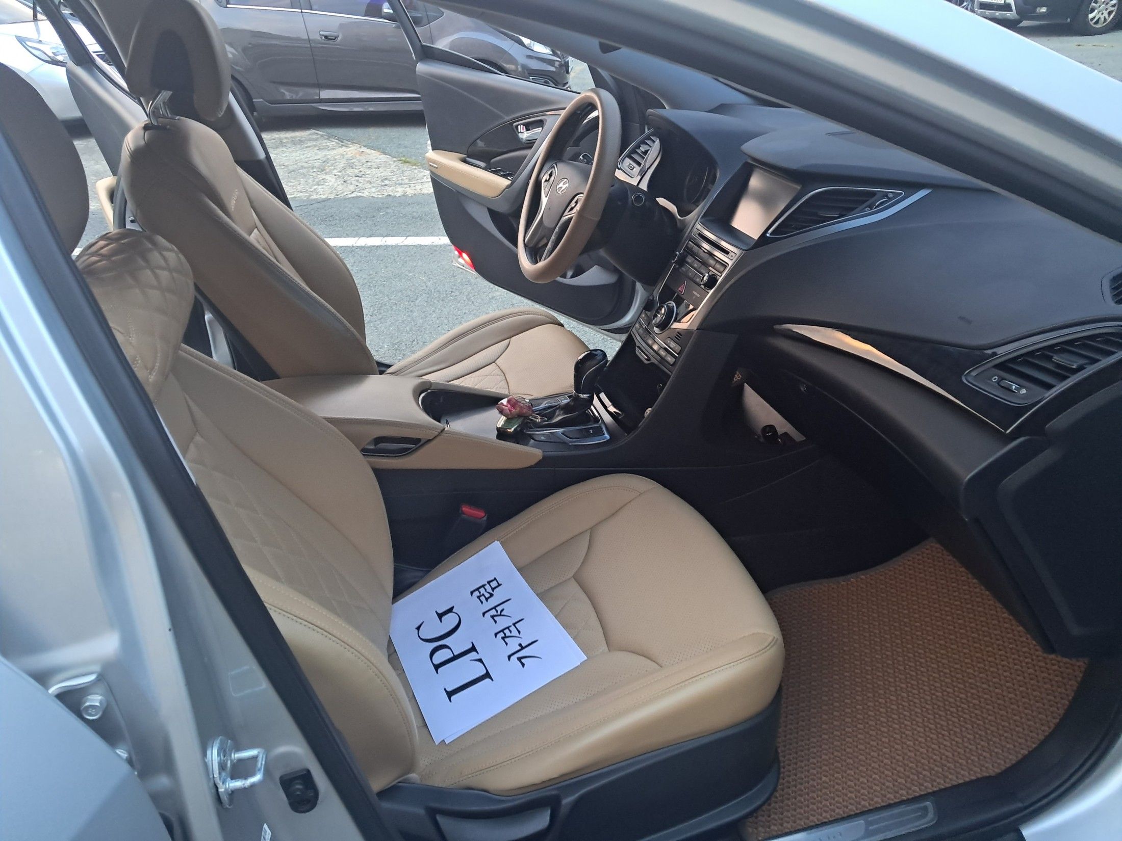 HYUNDAI GRANDEUR HG 2015