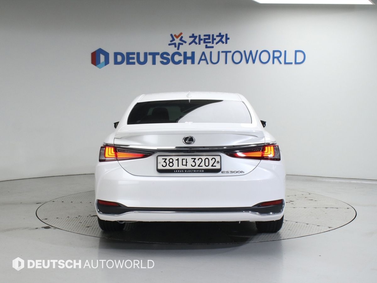 LEXUS ES300H 2023