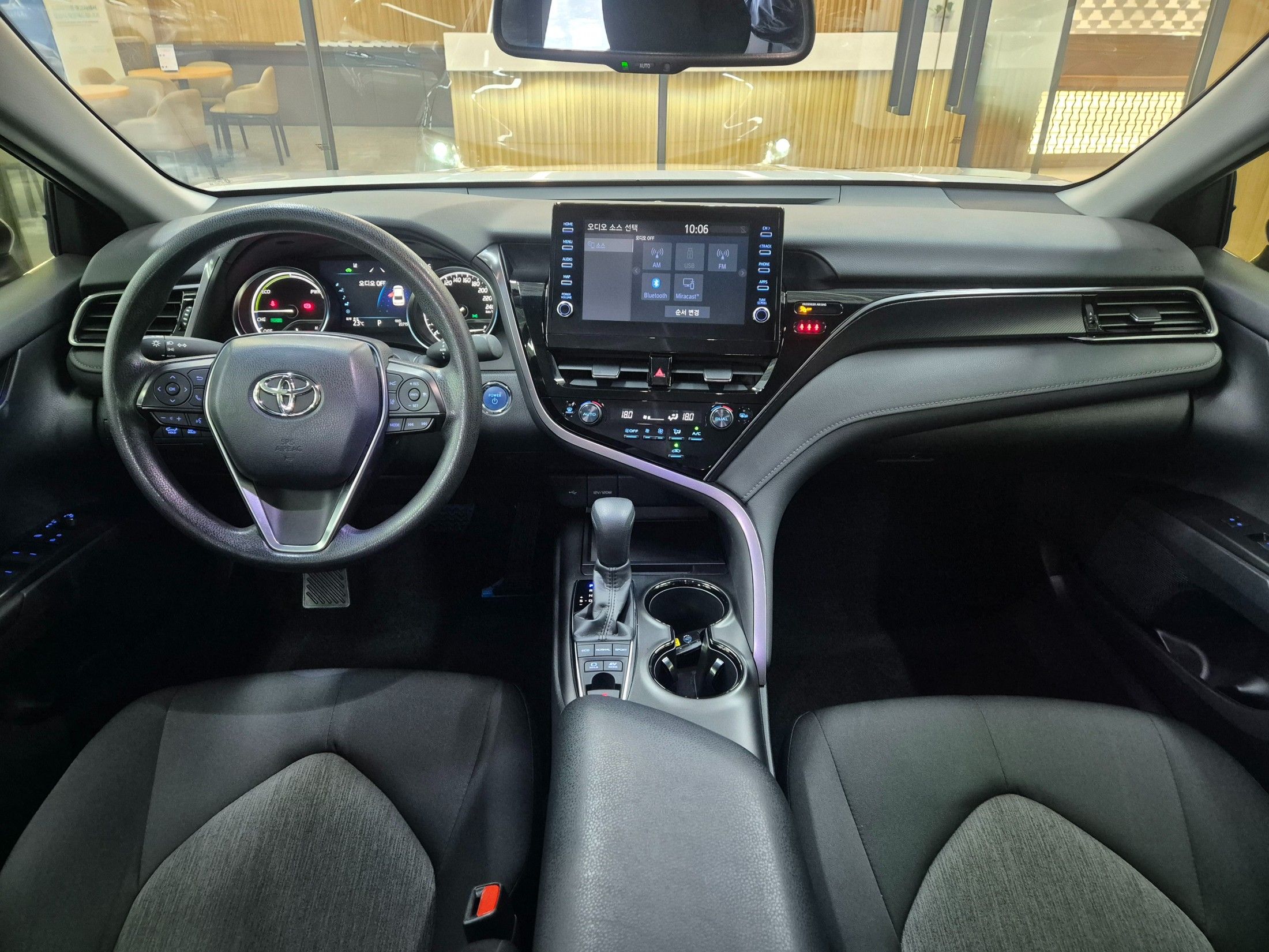 TOYOTA CAMRY XV70 2023