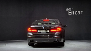 BMW 5-SERIES G30 2017