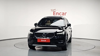 VOLVO XC40 2021