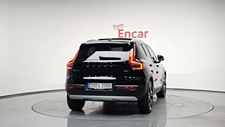 VOLVO XC40 2021