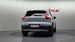 VOLVO XC40 2021