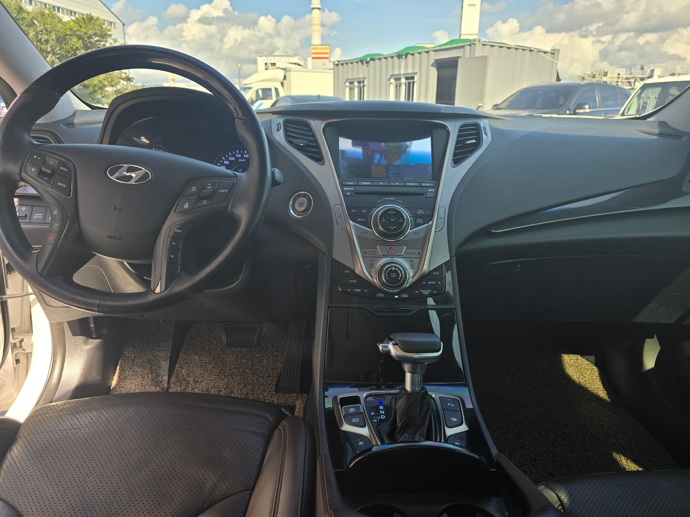 HYUNDAI GRANDEUR HG 2011