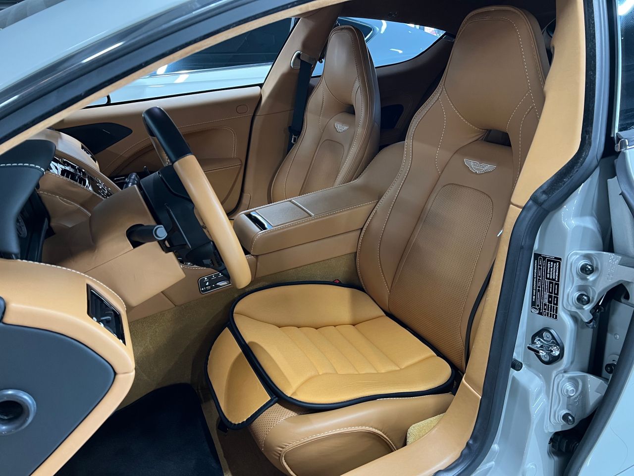 ASTON MARTIN RAPIDE 2017