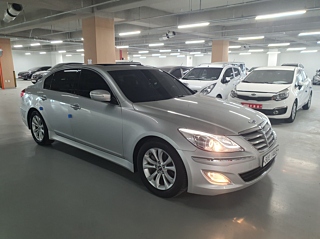 HYUNDAI GENESIS 2012