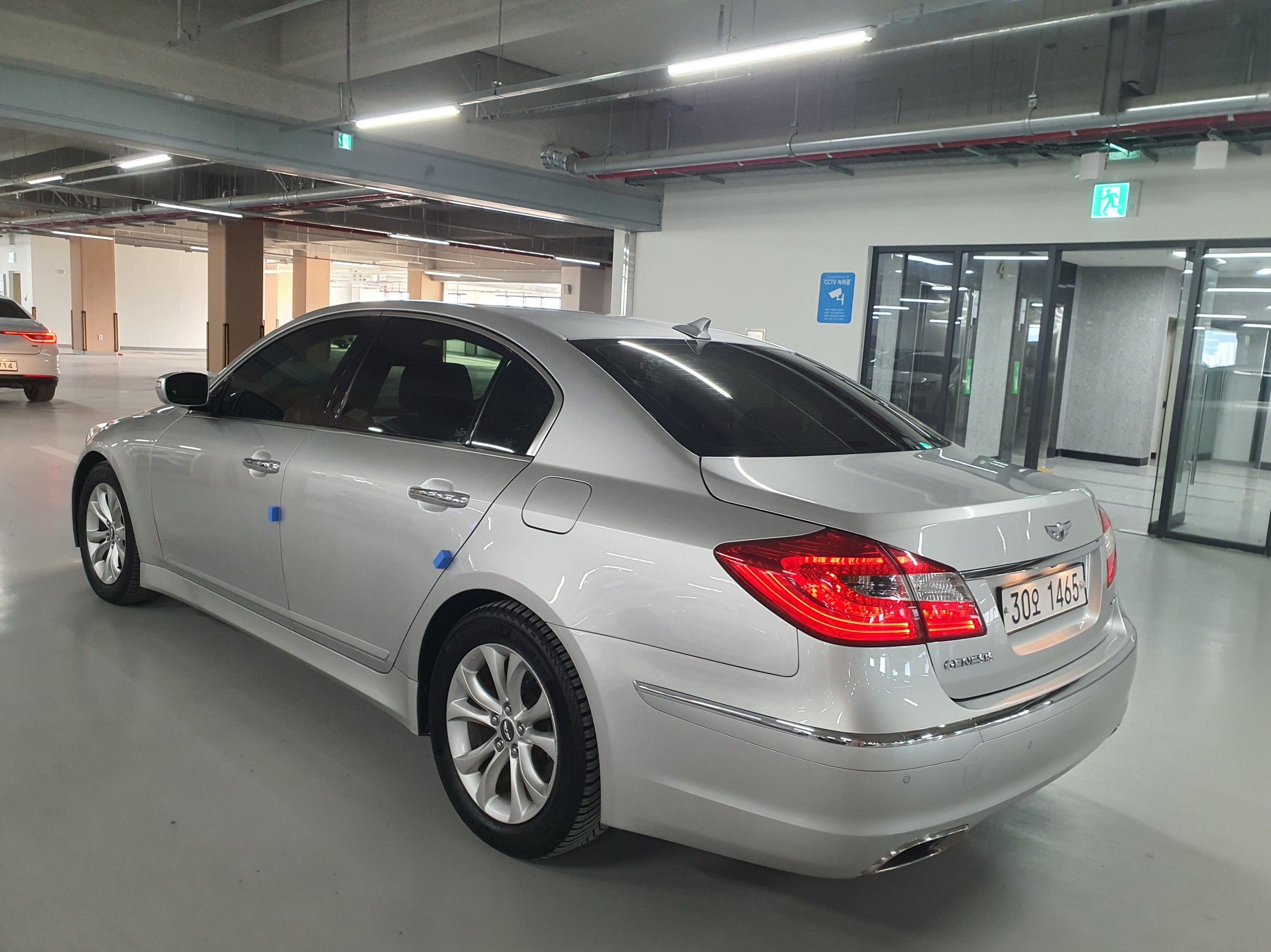 HYUNDAI GENESIS 2012