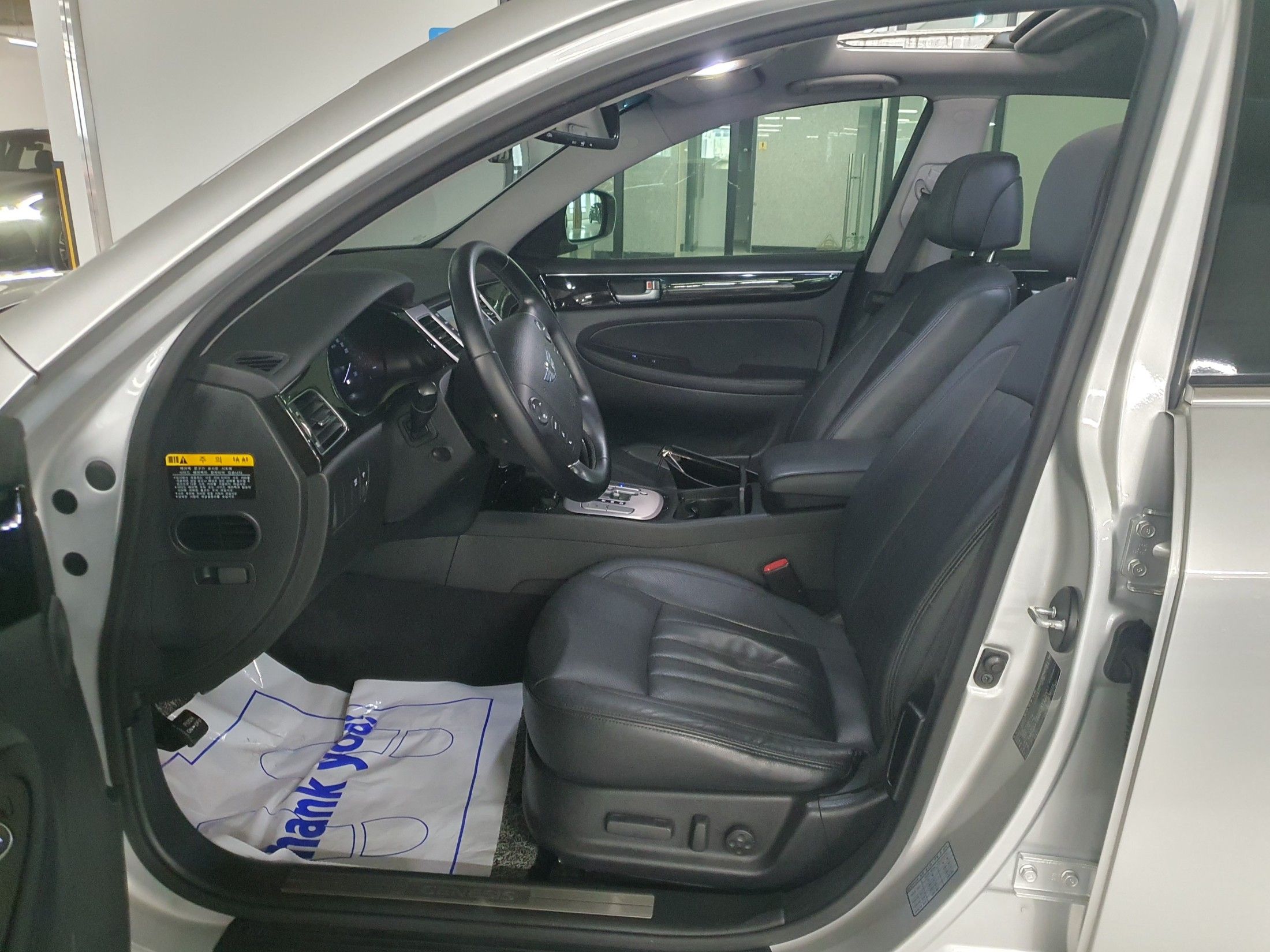 HYUNDAI GENESIS 2012
