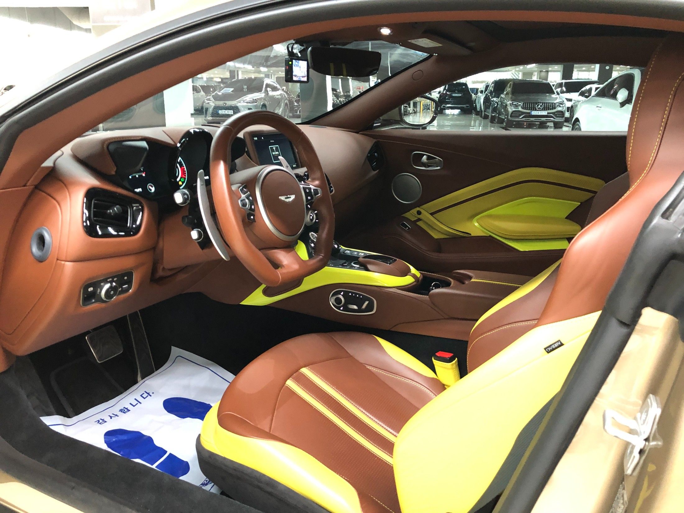 ASTON MARTIN VANTAGE 2019