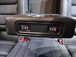 SAMSUNG QM6 2019