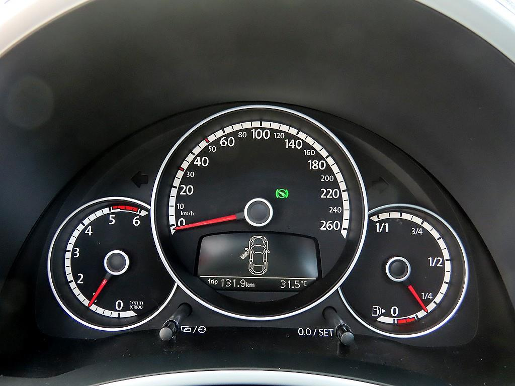 VOLKSWAGEN BEATLE 2012