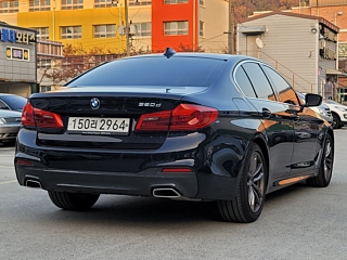 BMW 5-SERIES G30 2019