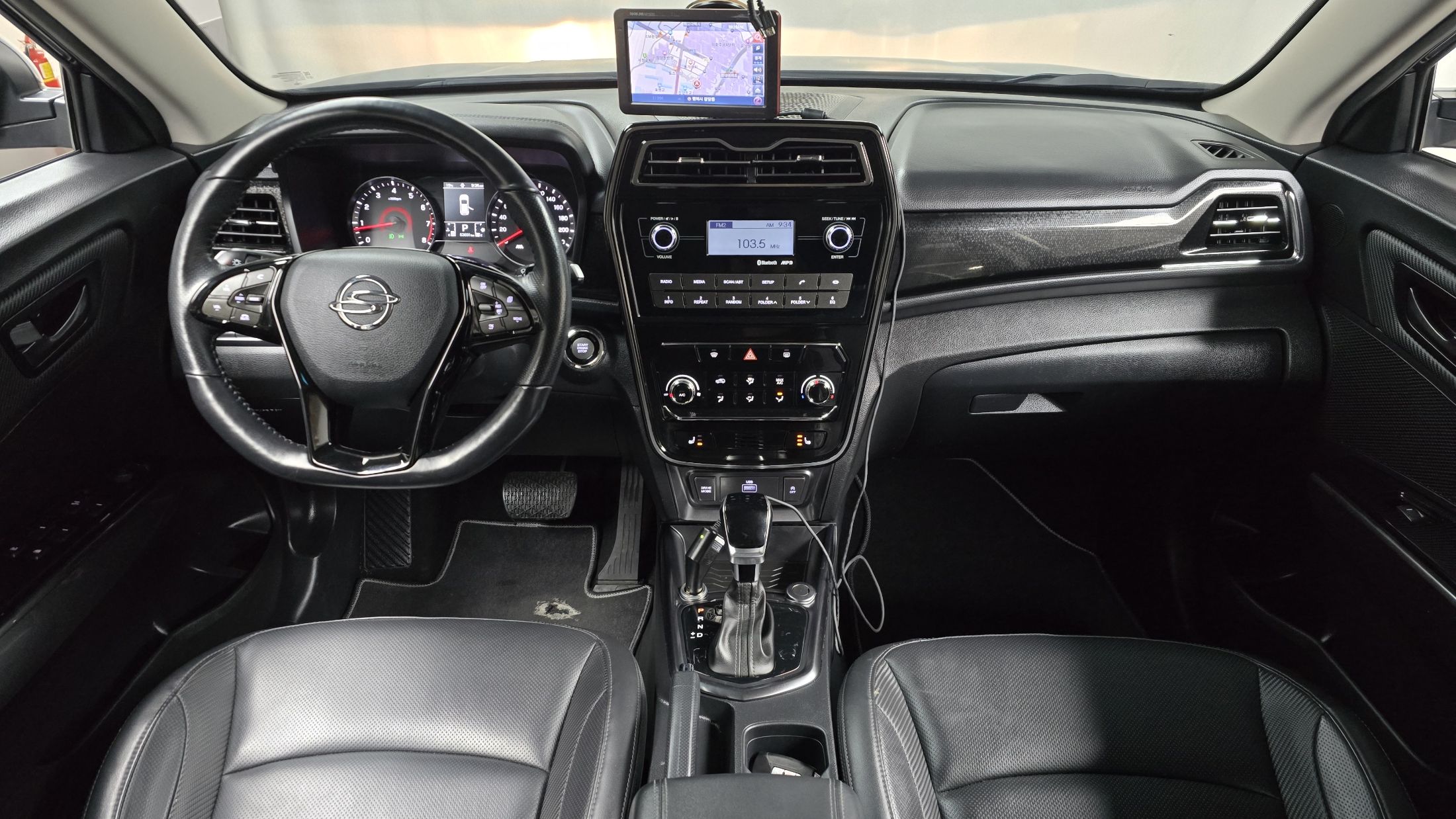 SSANGYONG TIVOLI VERY NEW 2020