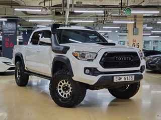 TOYOTA TACOMA 2018