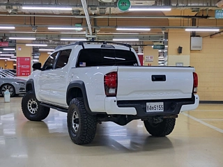 TOYOTA TACOMA 2018