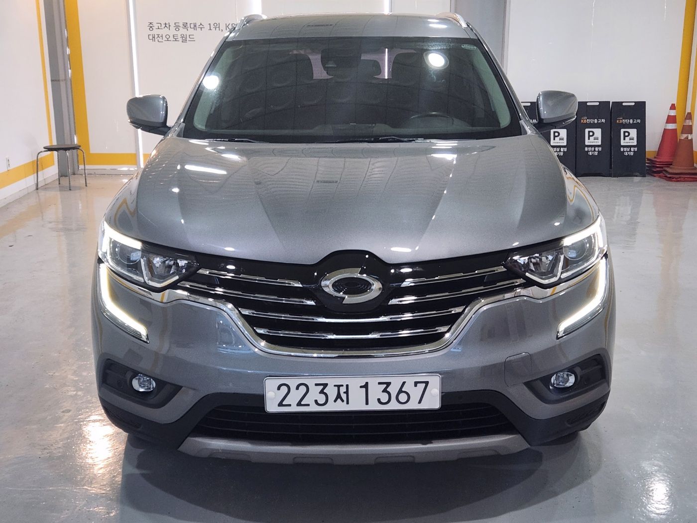SAMSUNG QM6 2019