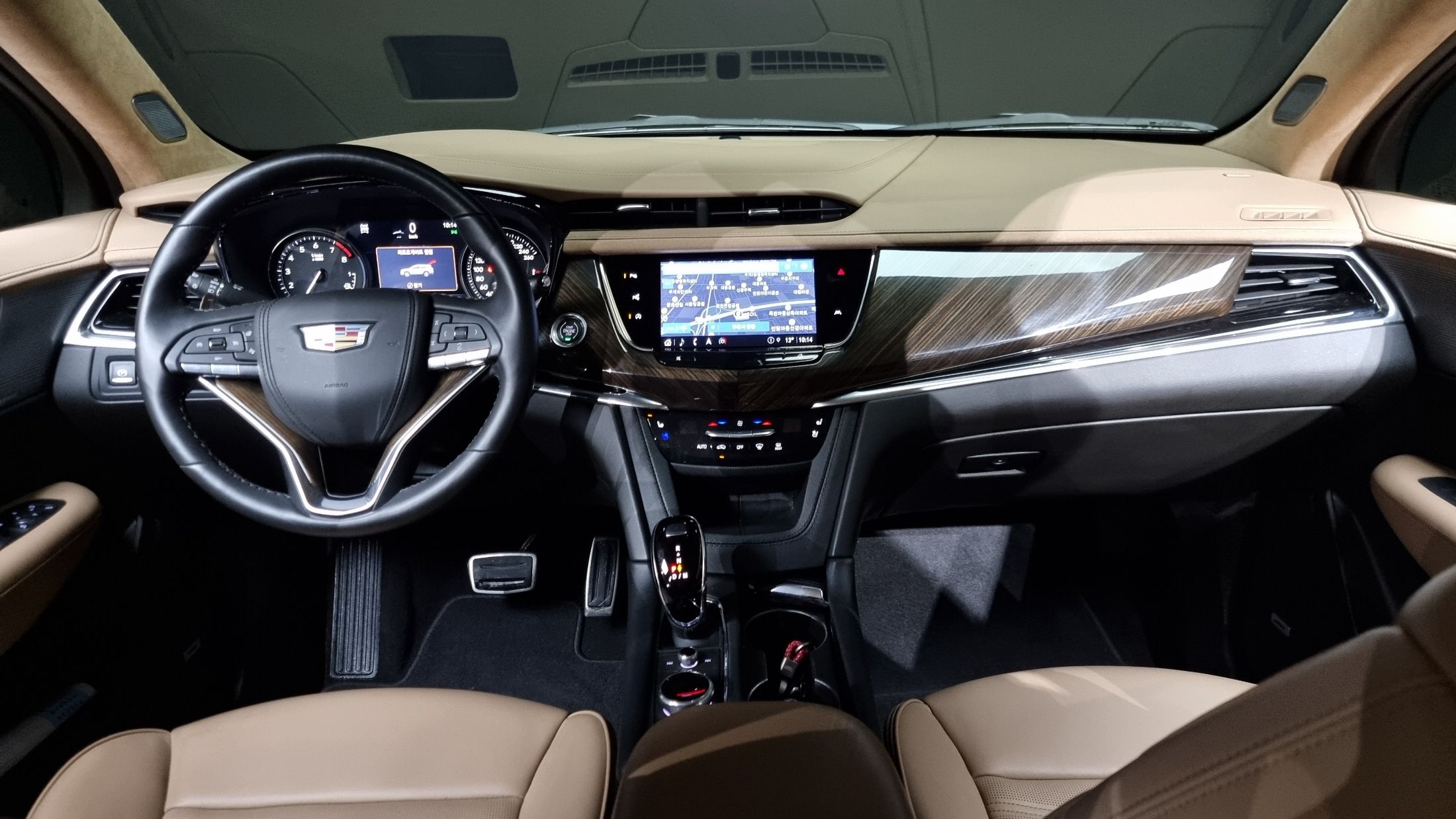 CADILLAC XT6