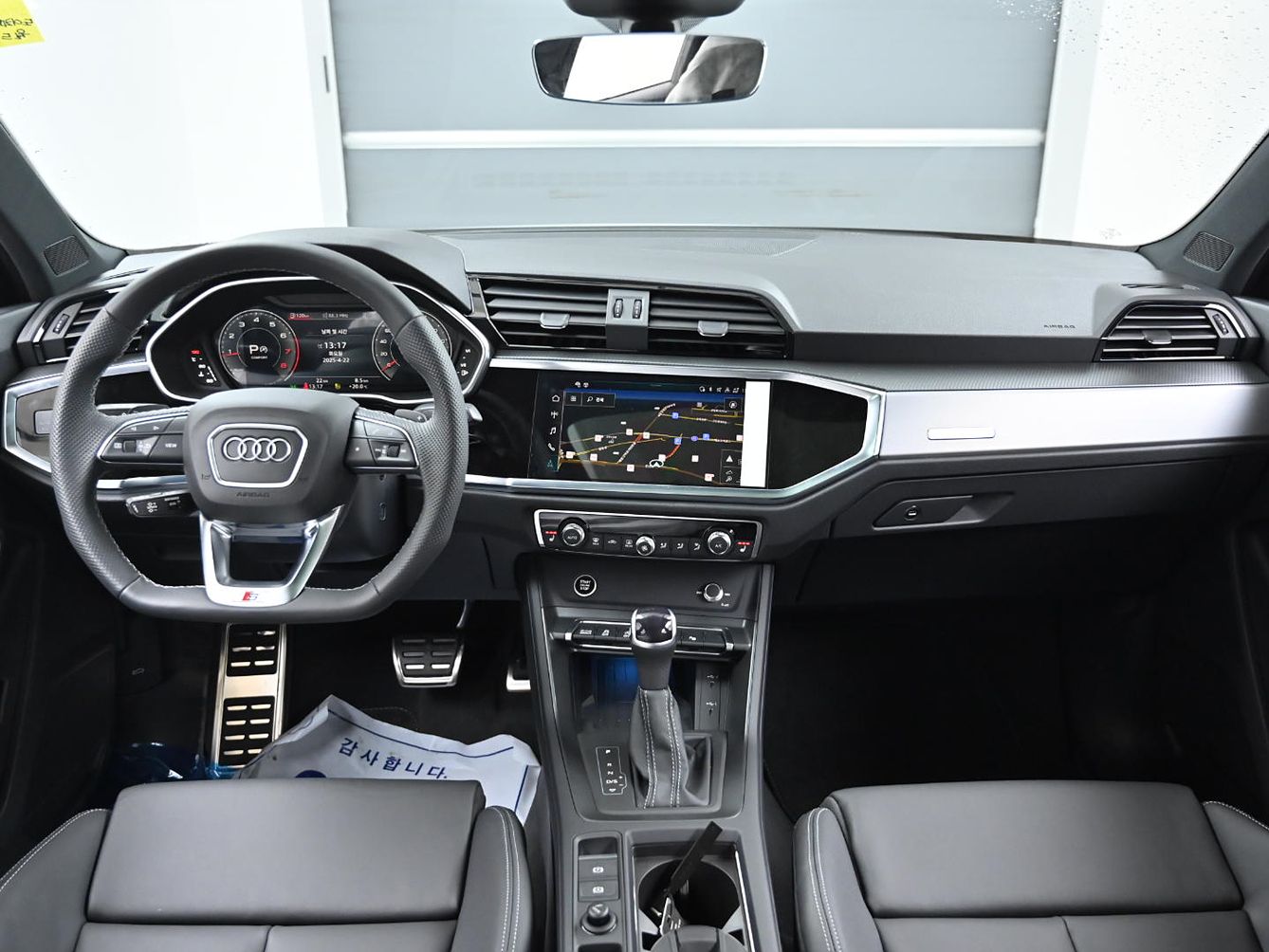 AUDI Q3 F3