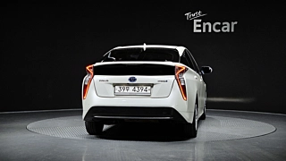 TOYOTA PRIUS 2017