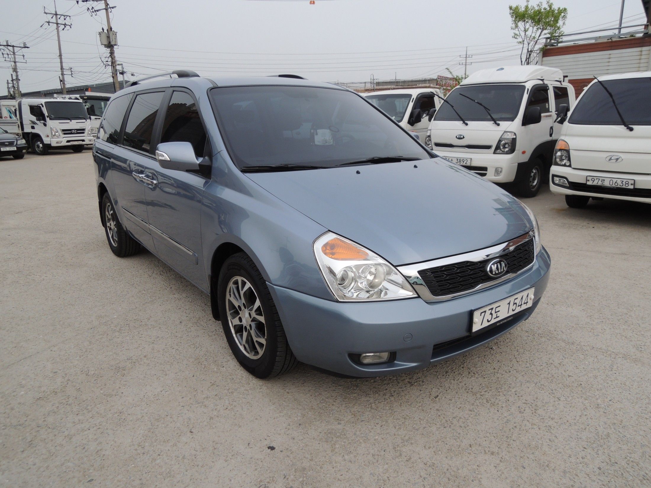 KIA CARNIVAL R 2013
