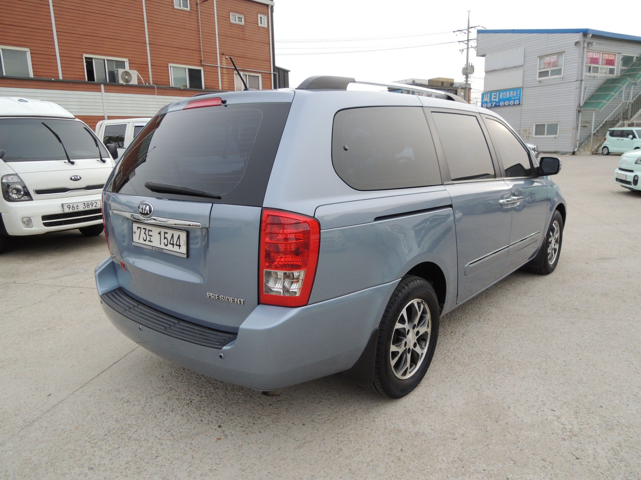 KIA CARNIVAL R 2013