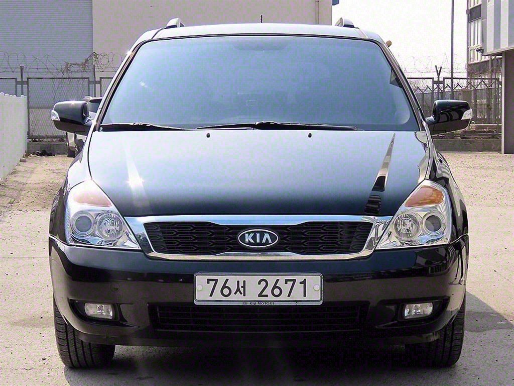 KIA CARNIVAL R 2010