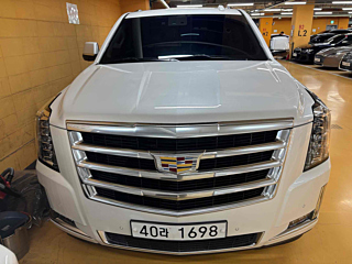CADILLAC ESCALADE 2018