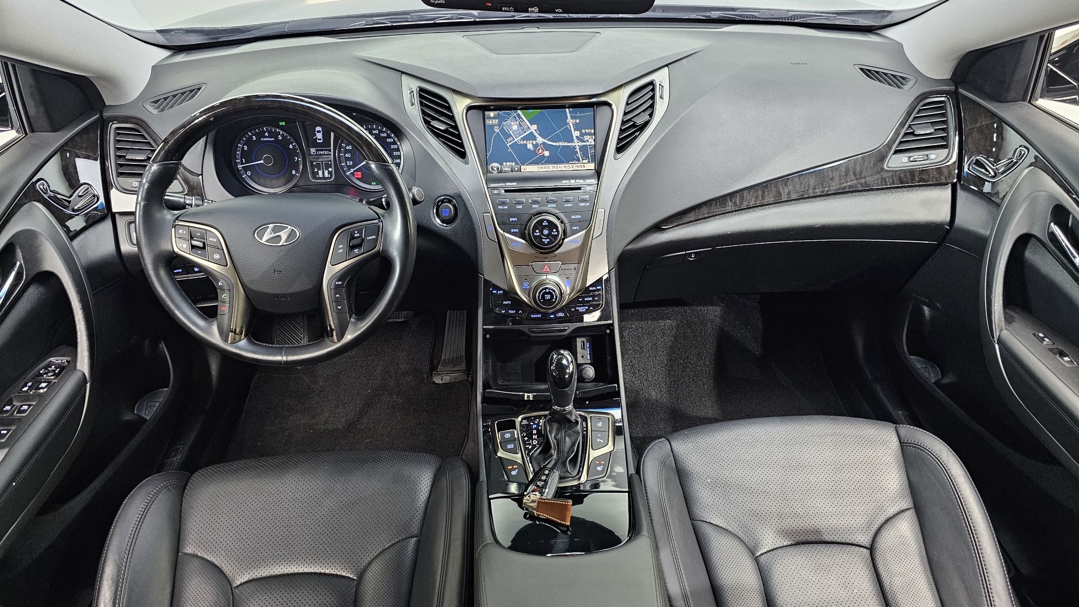 HYUNDAI GRANDEUR HG 2011