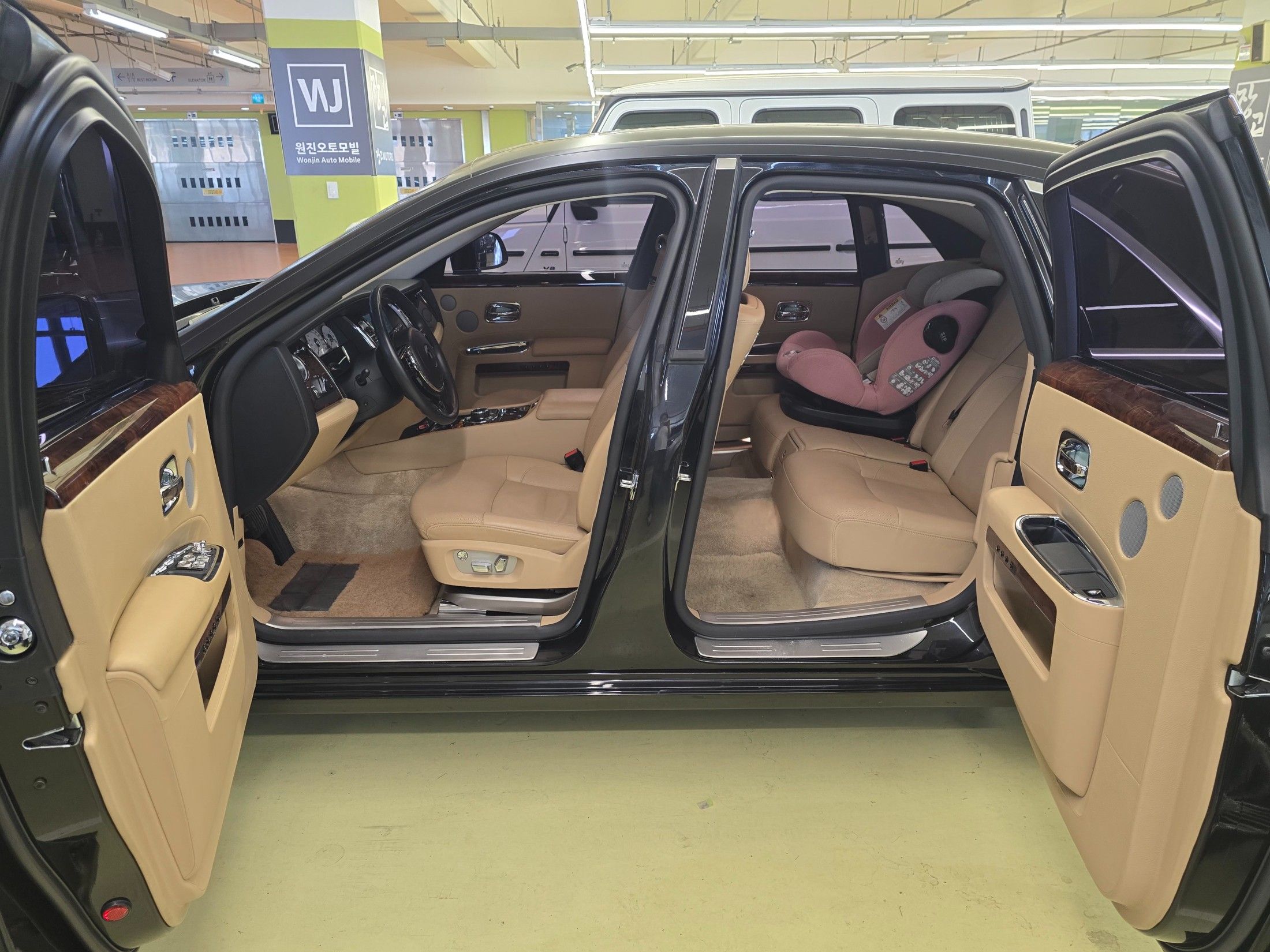 ROLLS ROYCE GHOST 2014